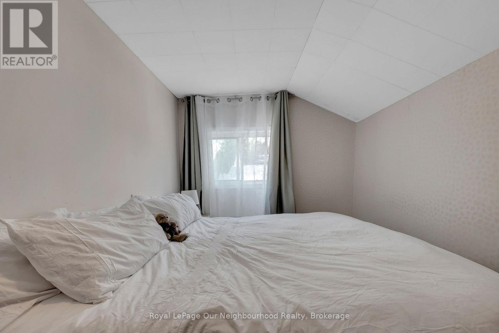 66 WELLINGTON STREET - Image 30