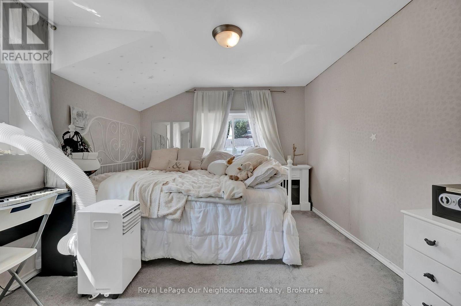 66 WELLINGTON STREET - Image 32
