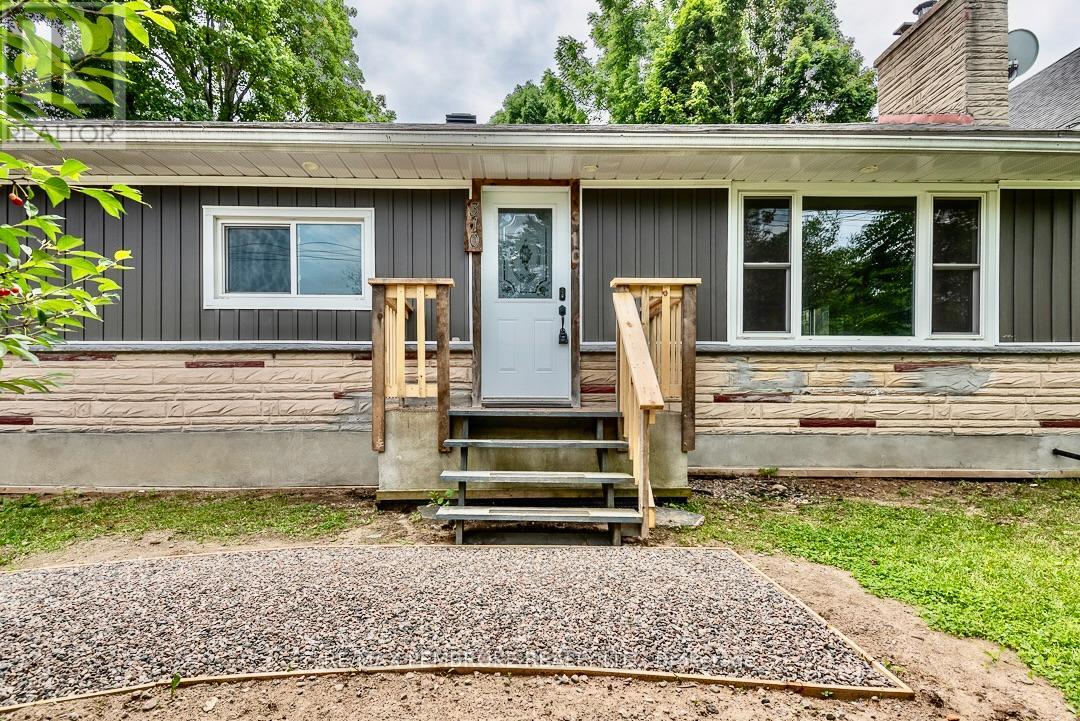 310 ESTHER STREET - 3