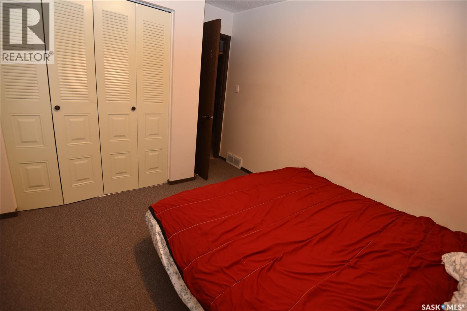 307 6th STREET E - Image 16