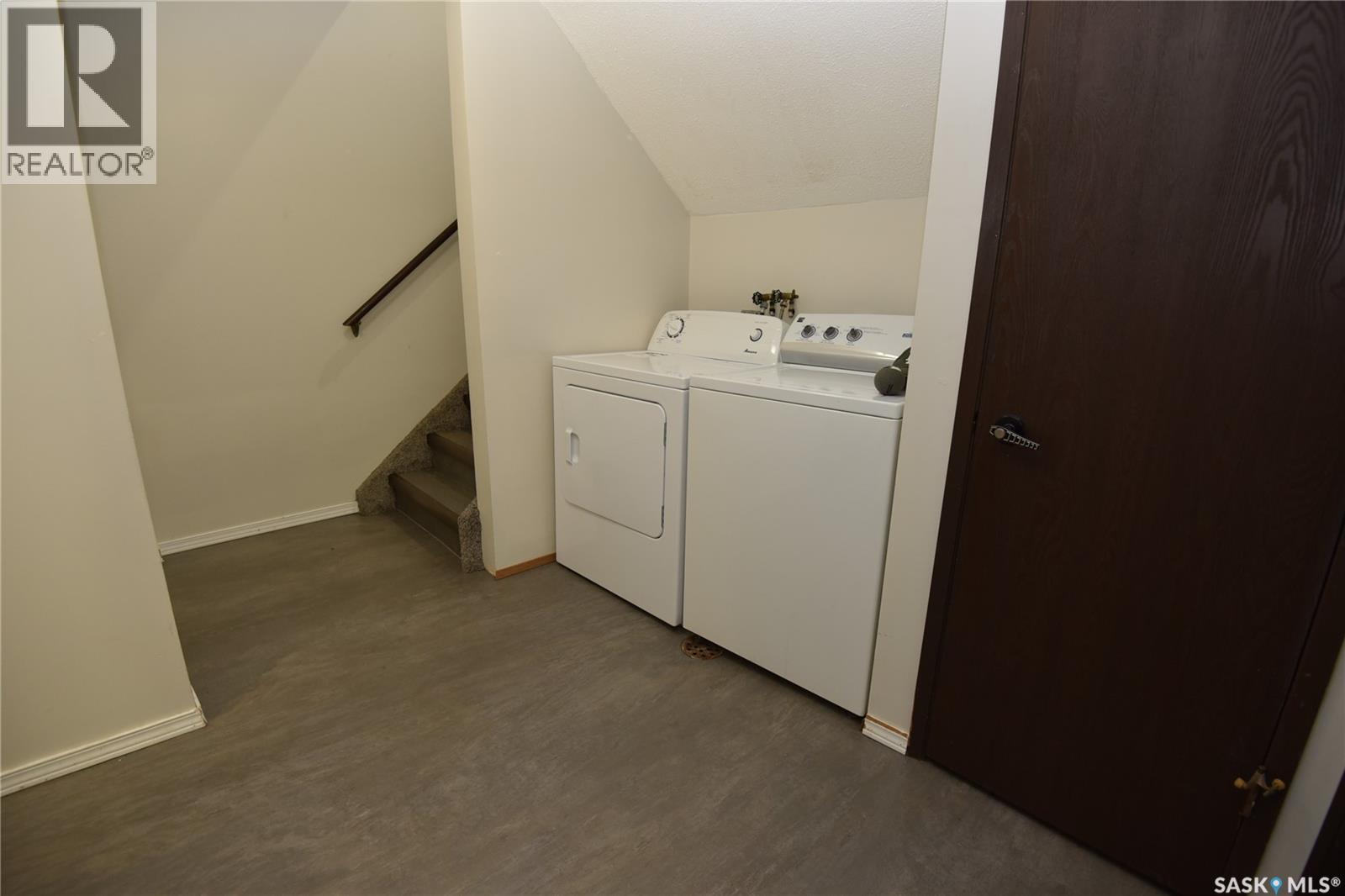307 6th STREET E - Image 23