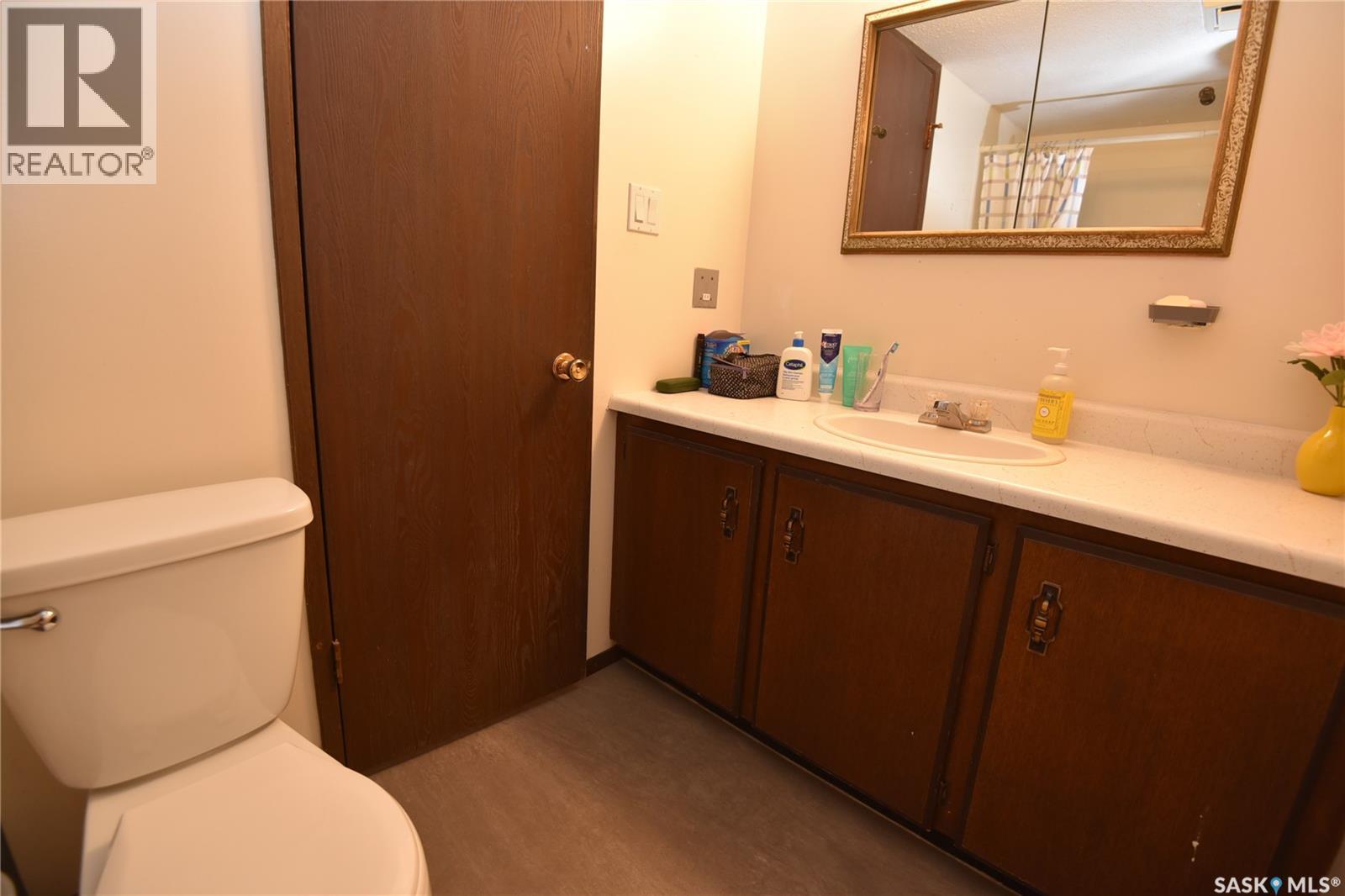 307 6th STREET E - Image 32
