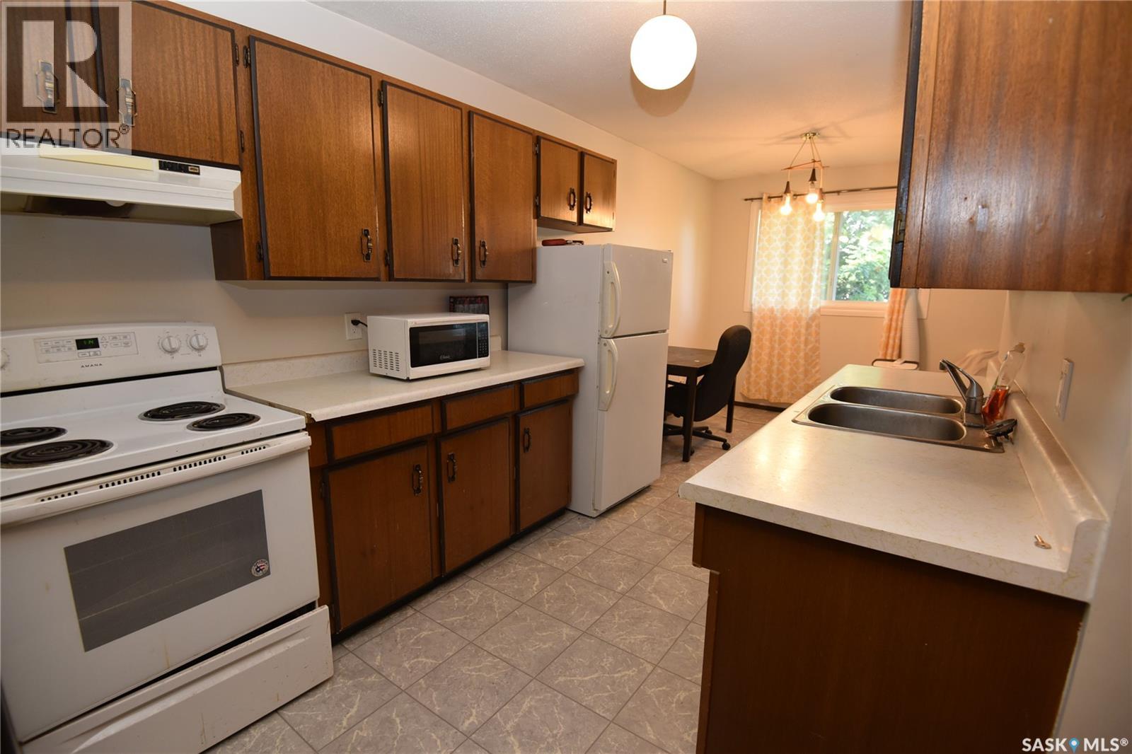 307 6th STREET E - 8