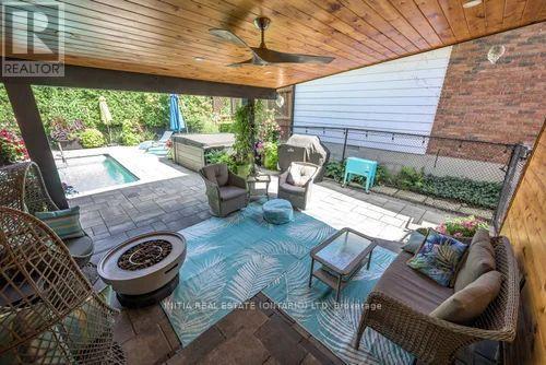 18 HAMMOND CRESCENT - 10
