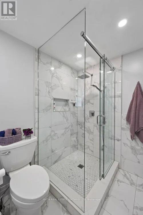 18 HAMMOND CRESCENT - Image 33