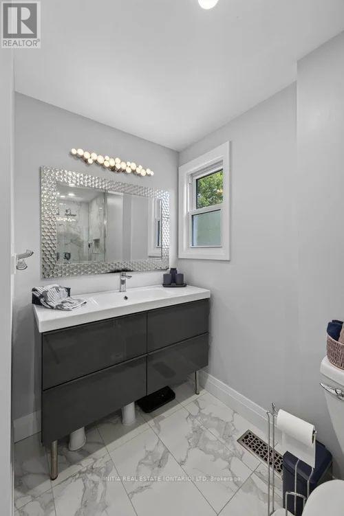 18 HAMMOND CRESCENT - Image 34