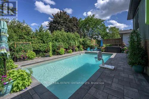 18 HAMMOND CRESCENT - Image 4