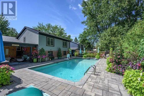 18 HAMMOND CRESCENT - 7