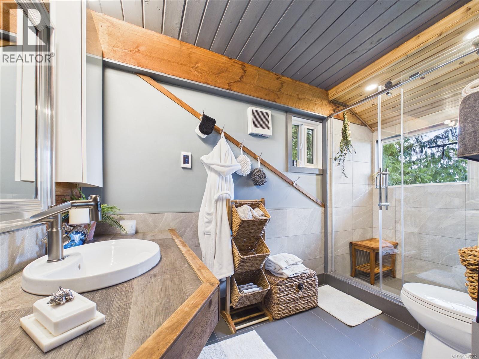182 Devine Dr, Salt Spring