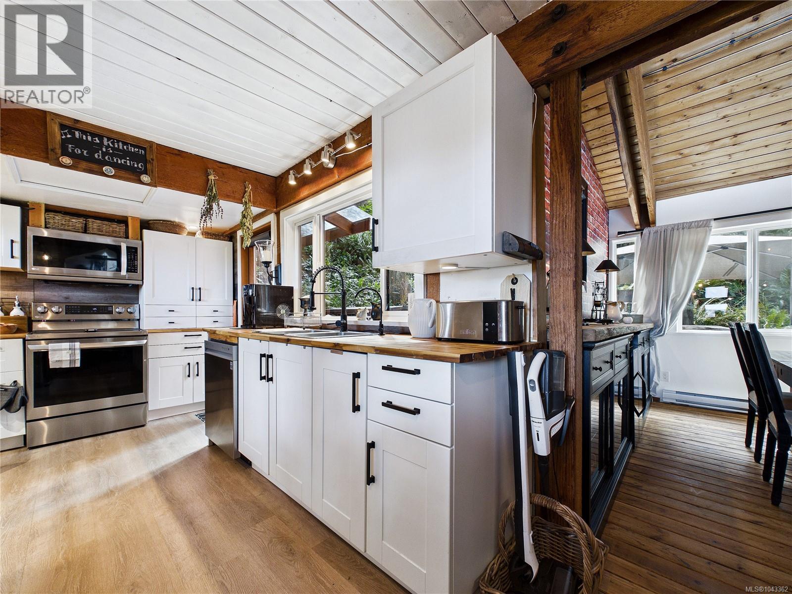 182 Devine Dr, Salt Spring