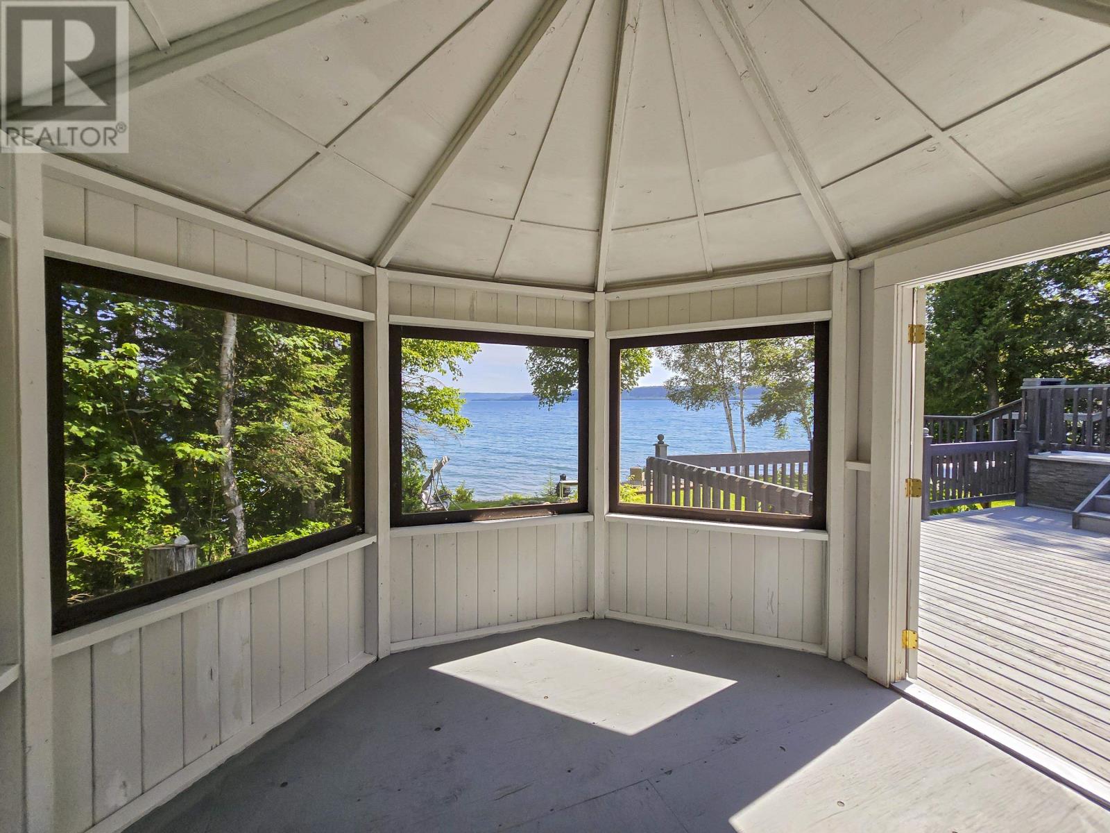 2427 Scott DR - Image 8
