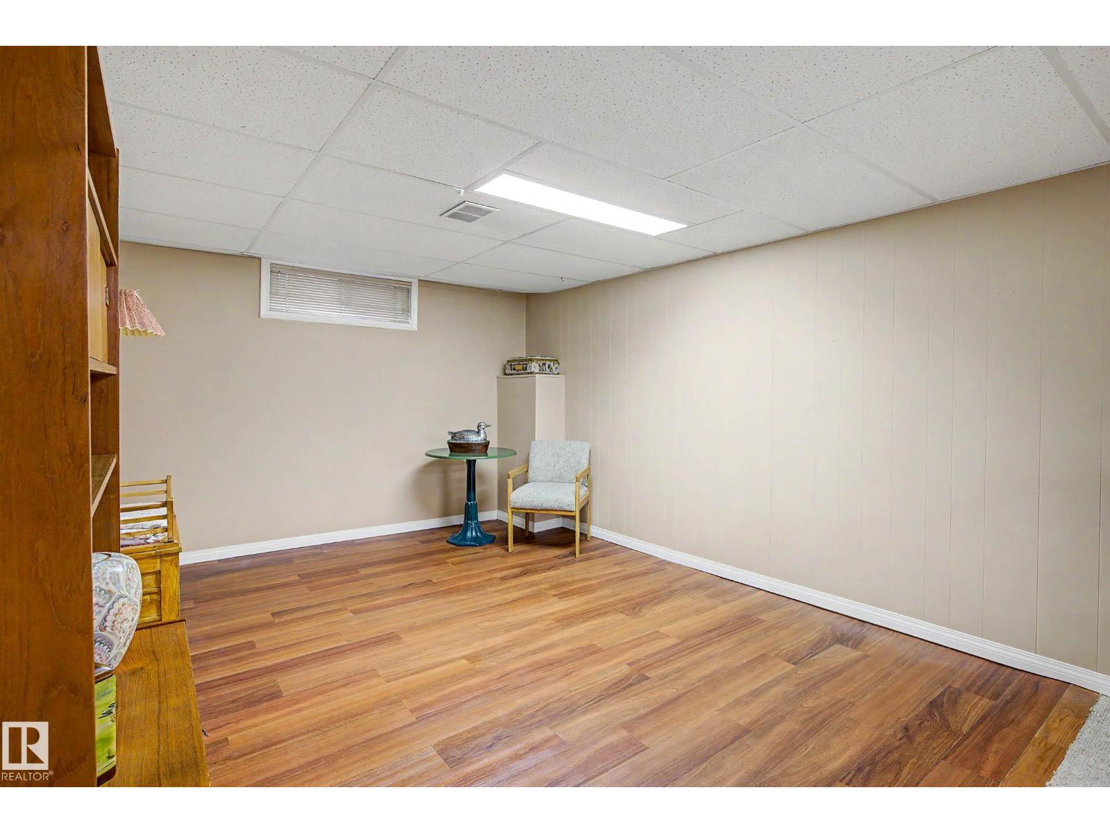 10715 50 ST NW - 27