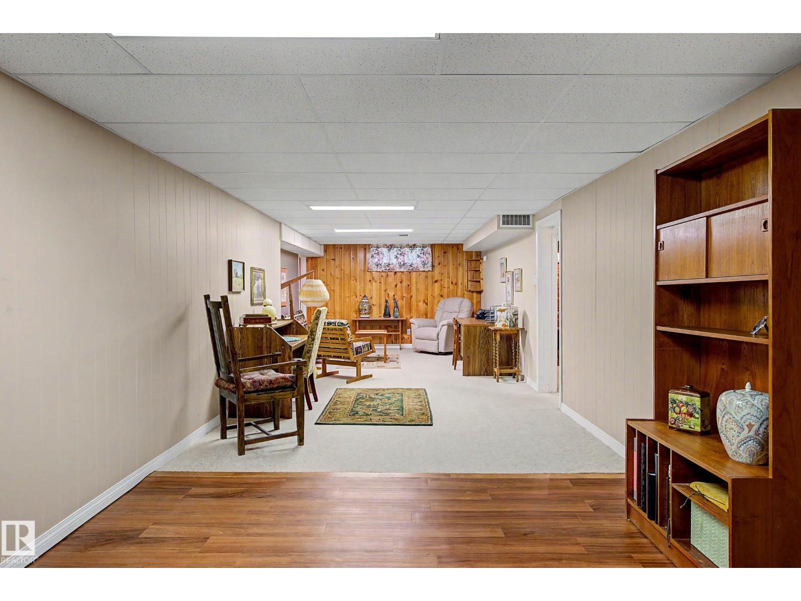 10715 50 ST NW - 29