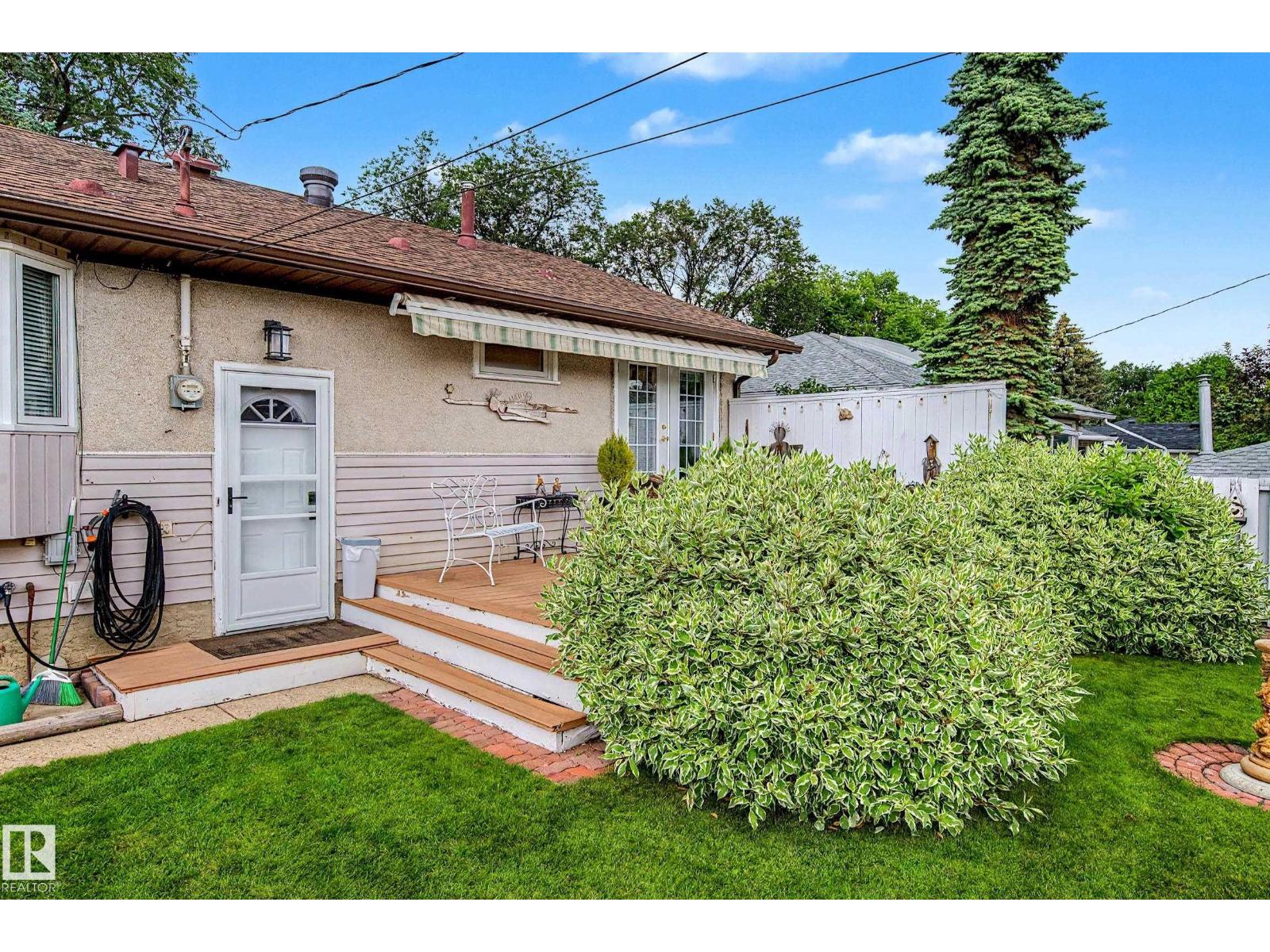 10715 50 ST NW - 43
