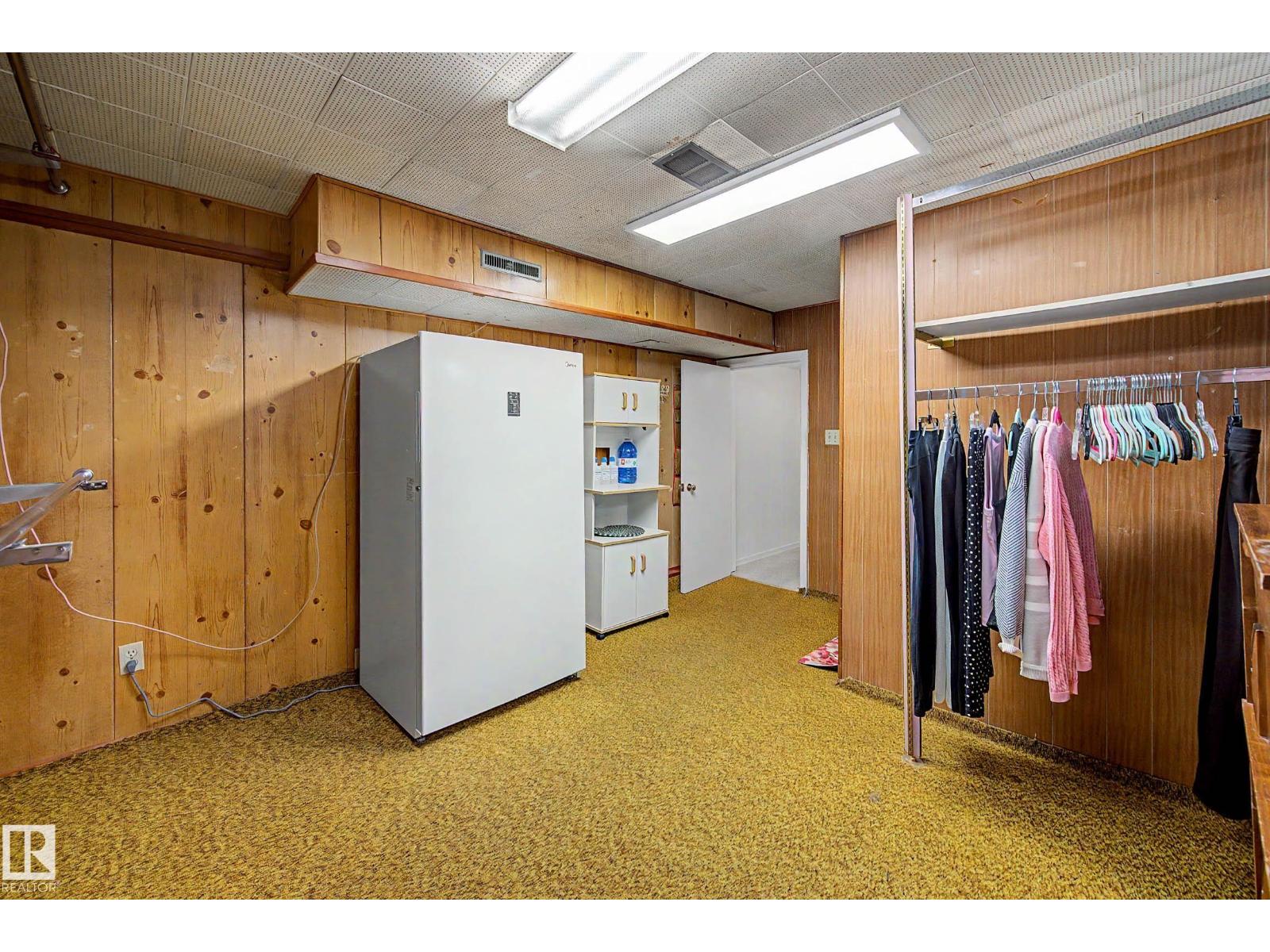 10715 50 ST NW - 36