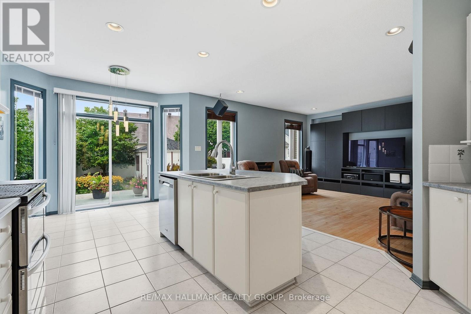 563 EVANGELINE STREET - 14