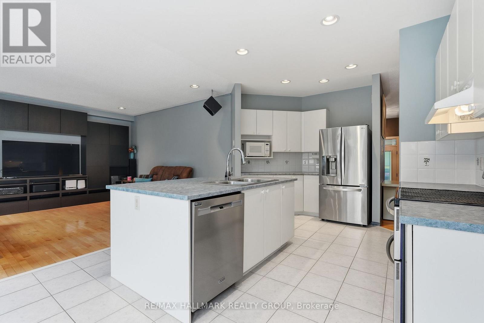 563 EVANGELINE STREET - Image 18