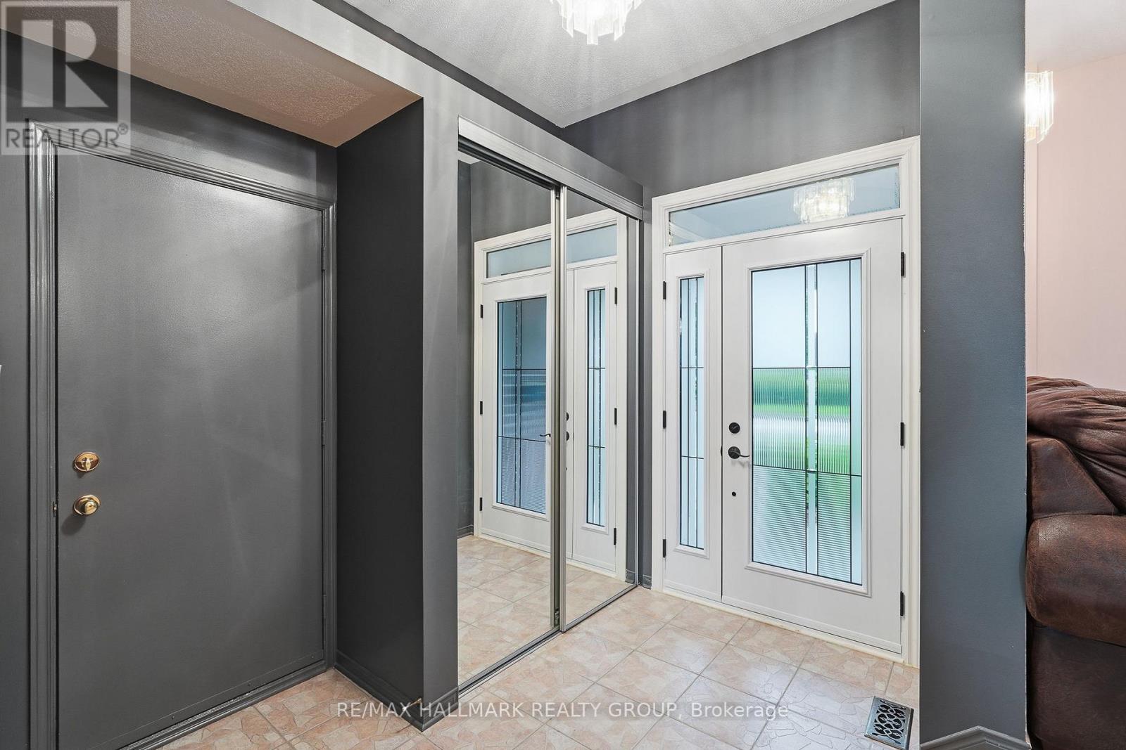 563 EVANGELINE STREET - Image 6