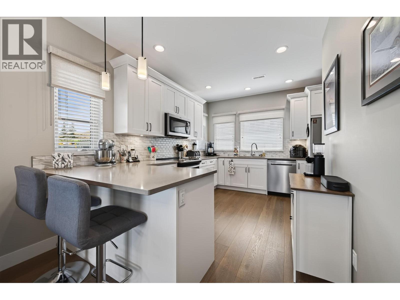 #24 2171 VAN HORNE Drive - 6