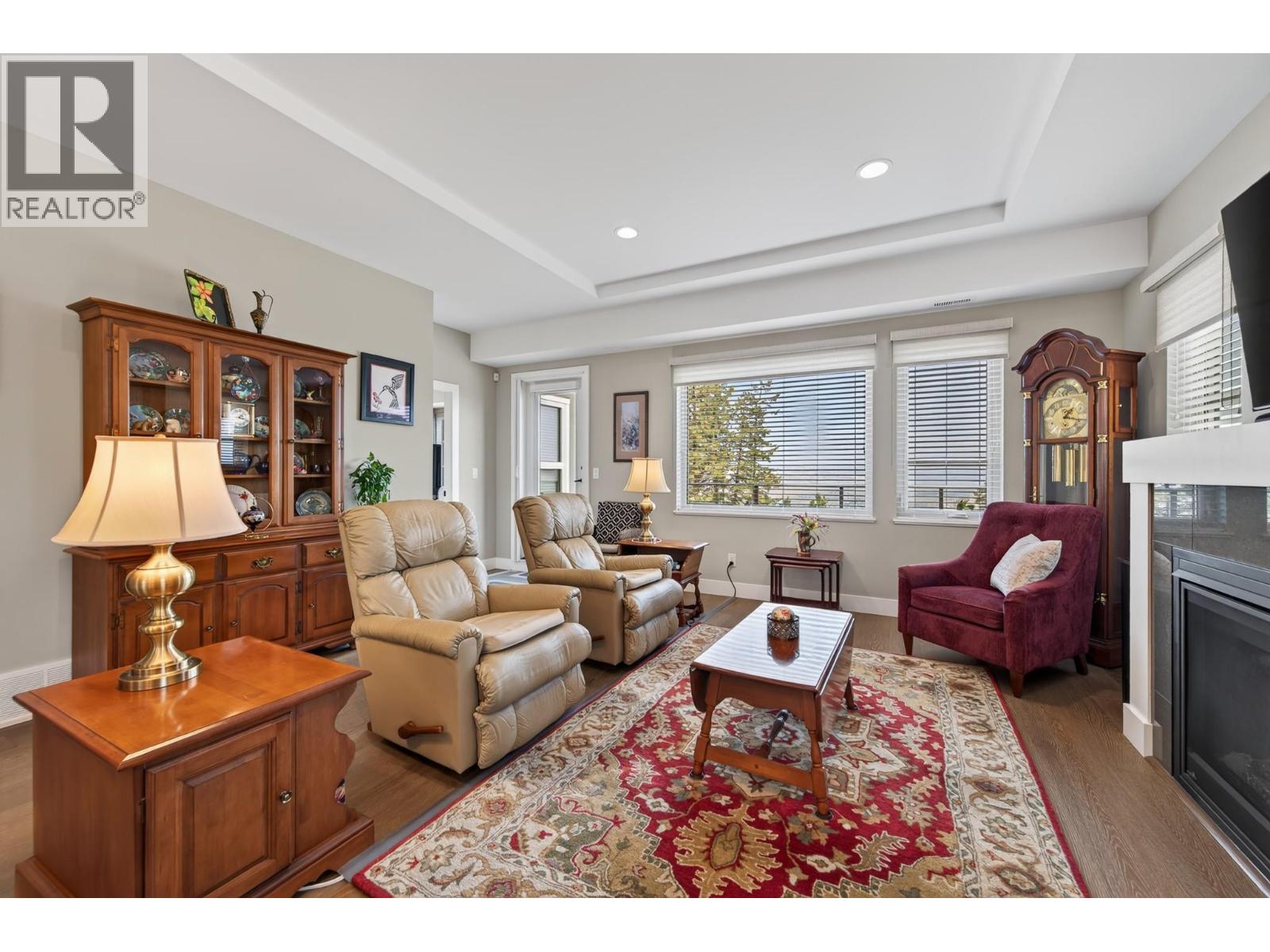 #24 2171 VAN HORNE Drive - 11