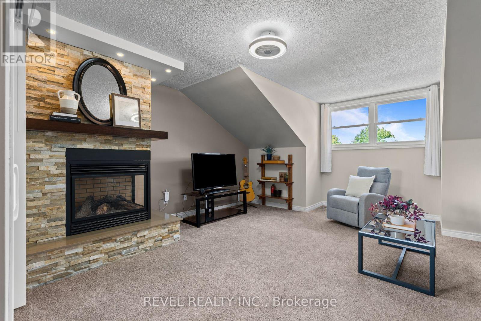 1610 HEATHSIDE CRESCENT - Image 17