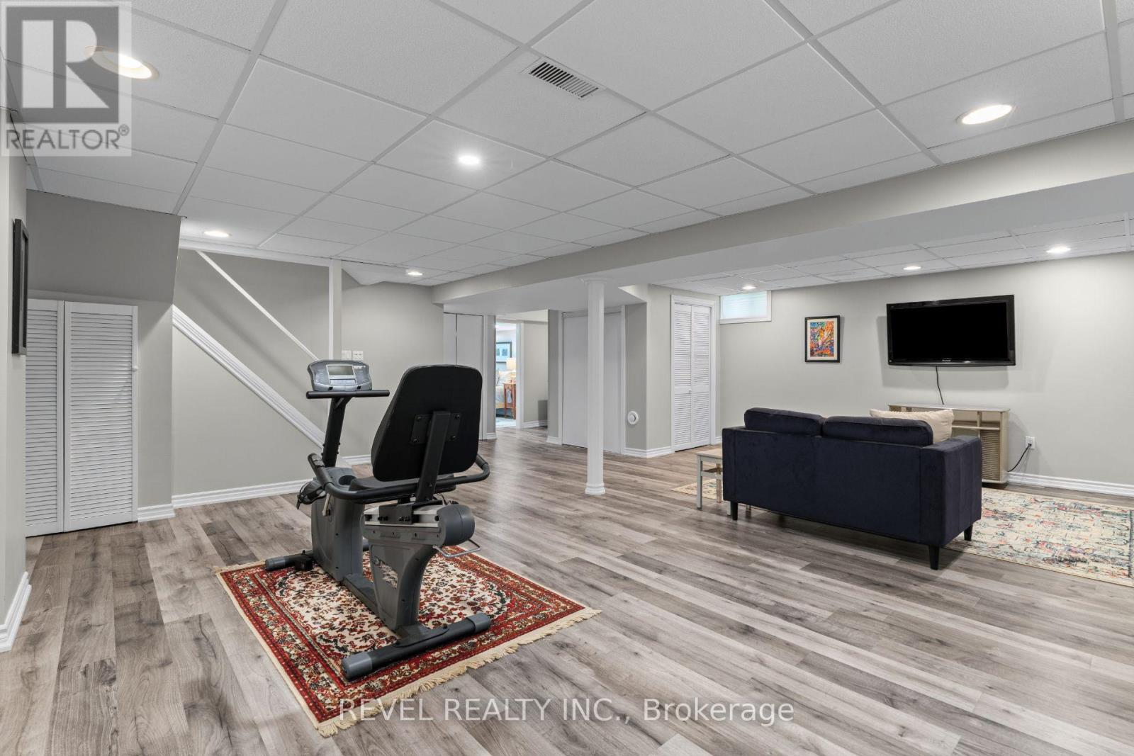 1610 HEATHSIDE CRESCENT - Image 32