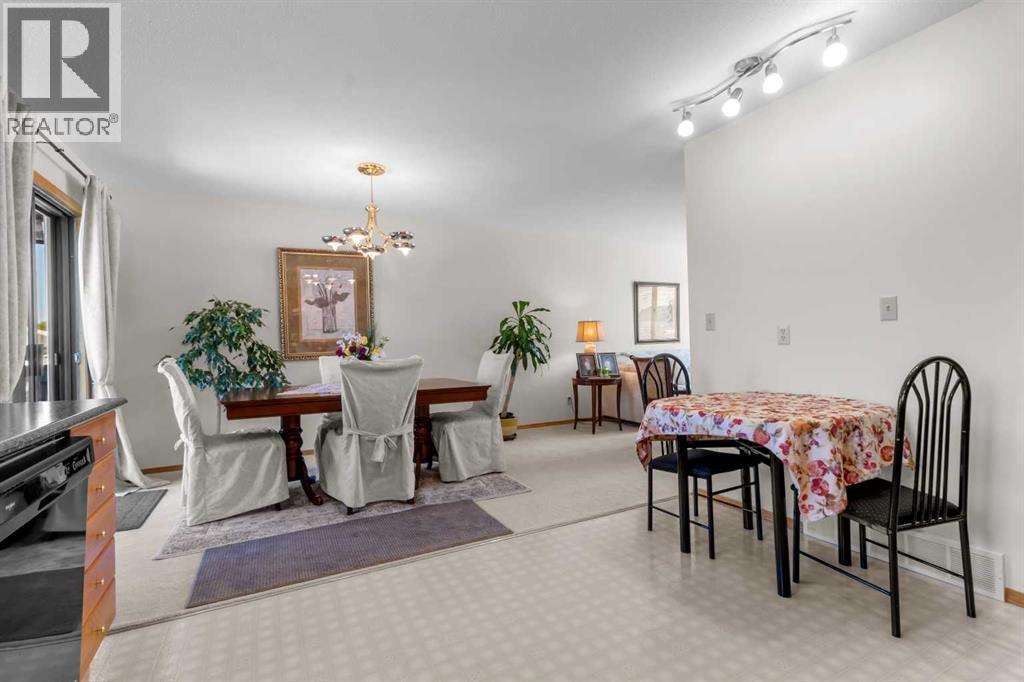 2100 25 Avenue - 10