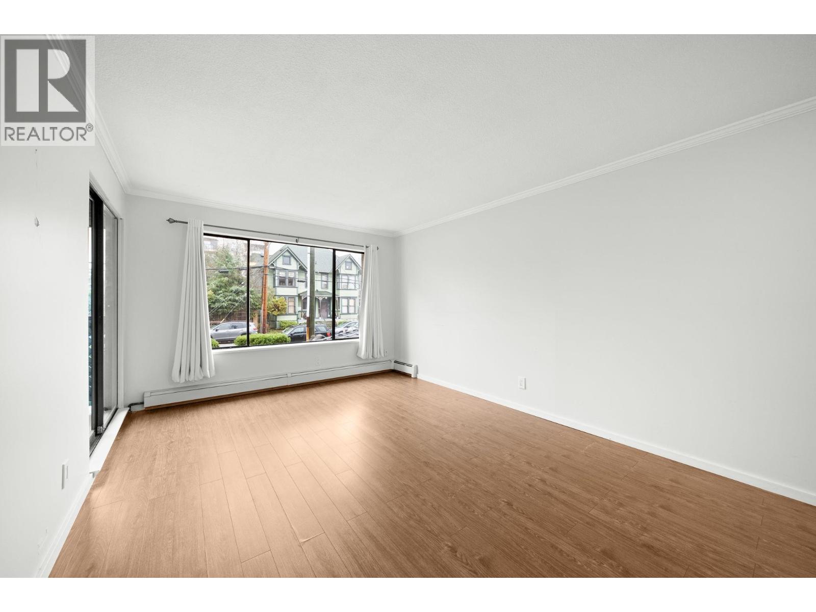 213 436 SEVENTH STREET, New Westminster