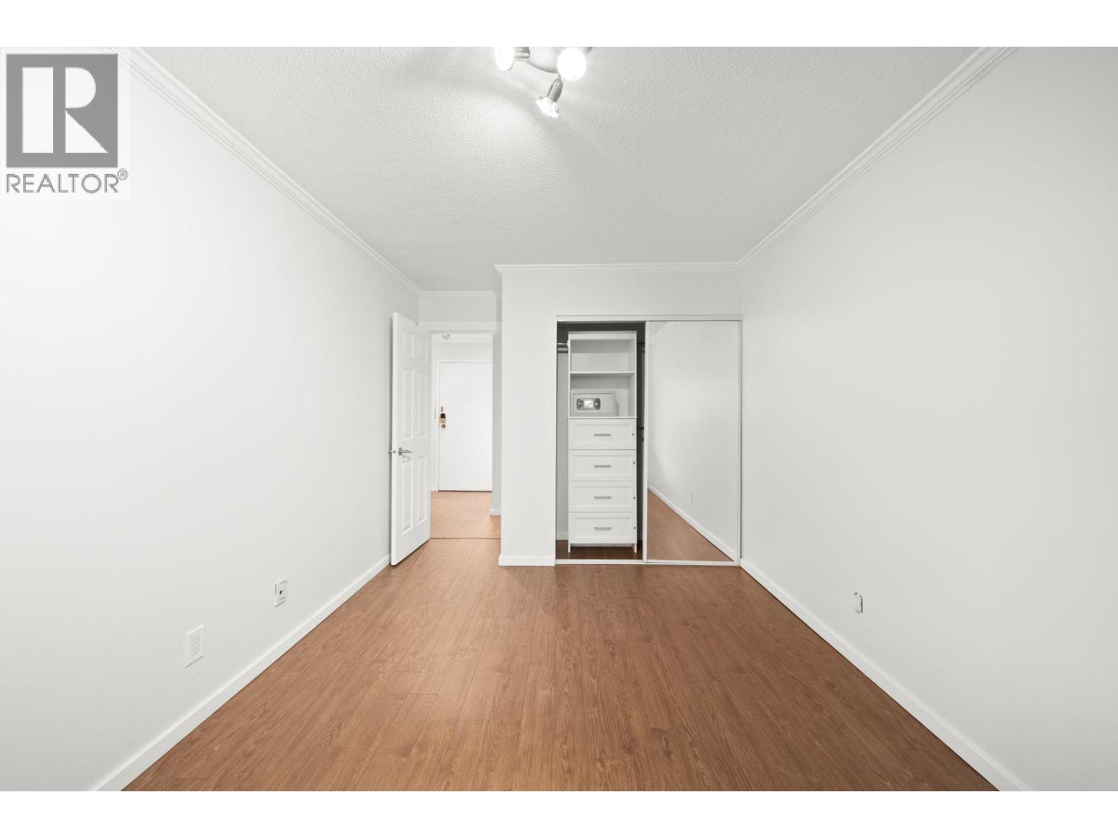 213 436 SEVENTH STREET, New Westminster