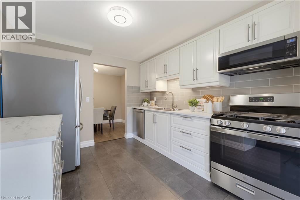 431 WEST ACRES Drive - 10