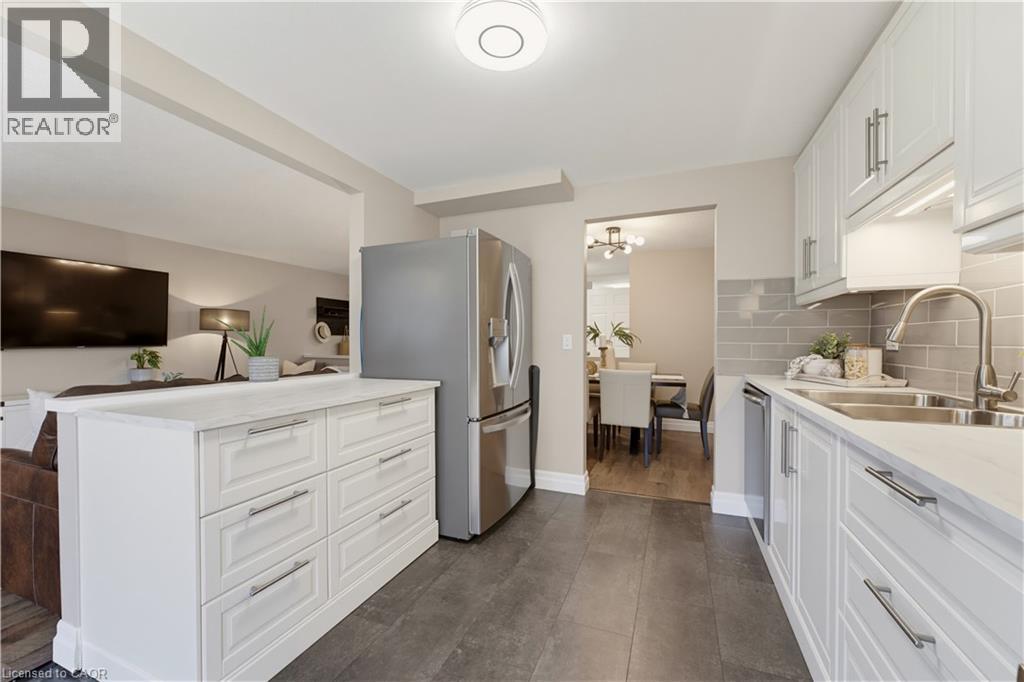 431 WEST ACRES Drive - 11