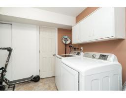9667 155 Street, Surrey, BC V3R7Y9 Photo 9