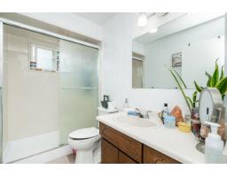 9667 155 Street, Surrey, BC V3R7Y9 Photo 17