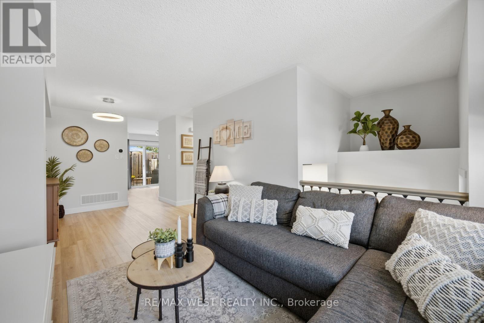#10 5 SPRING STREET - 14
