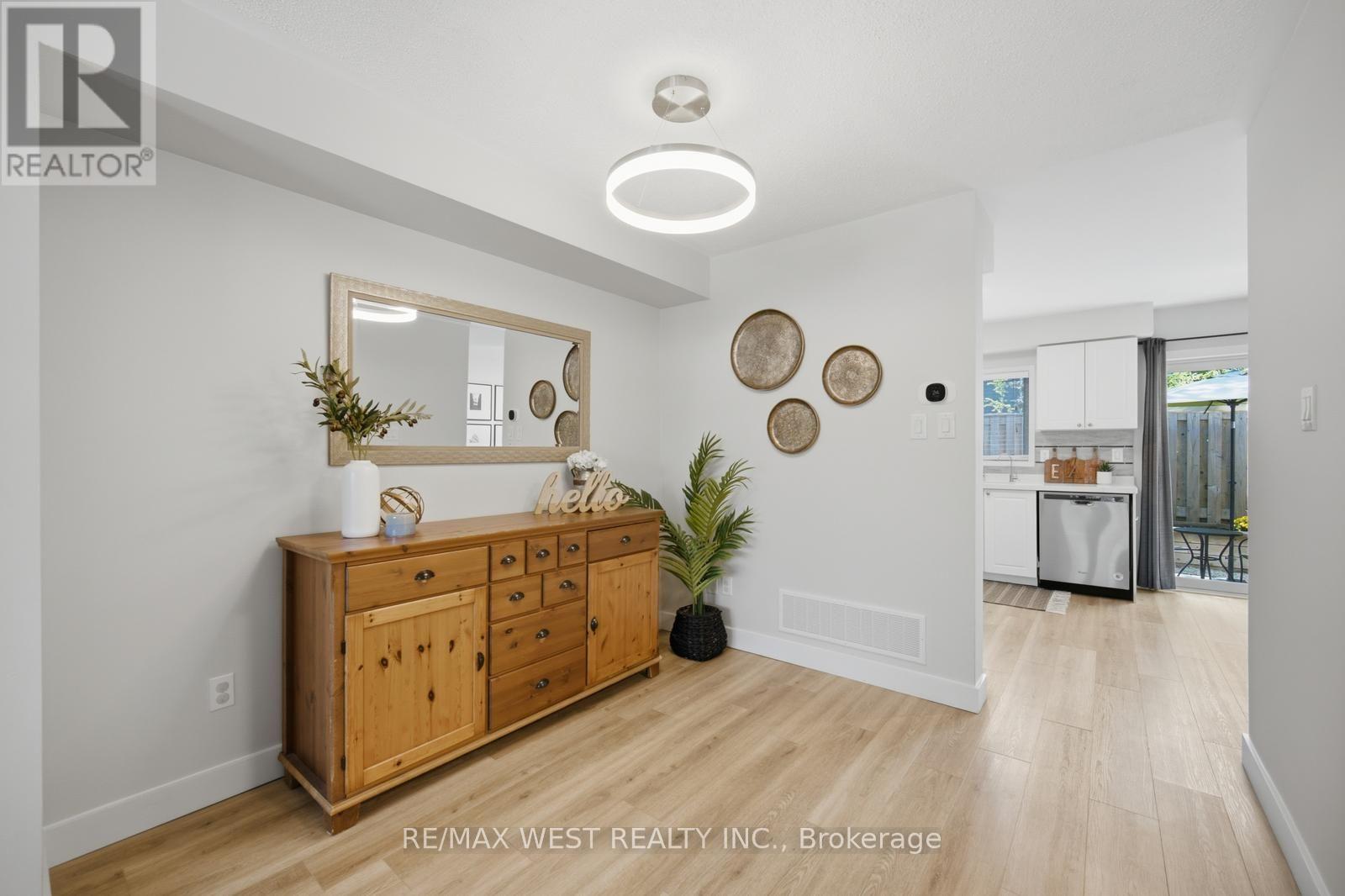 #10 5 SPRING STREET - 16