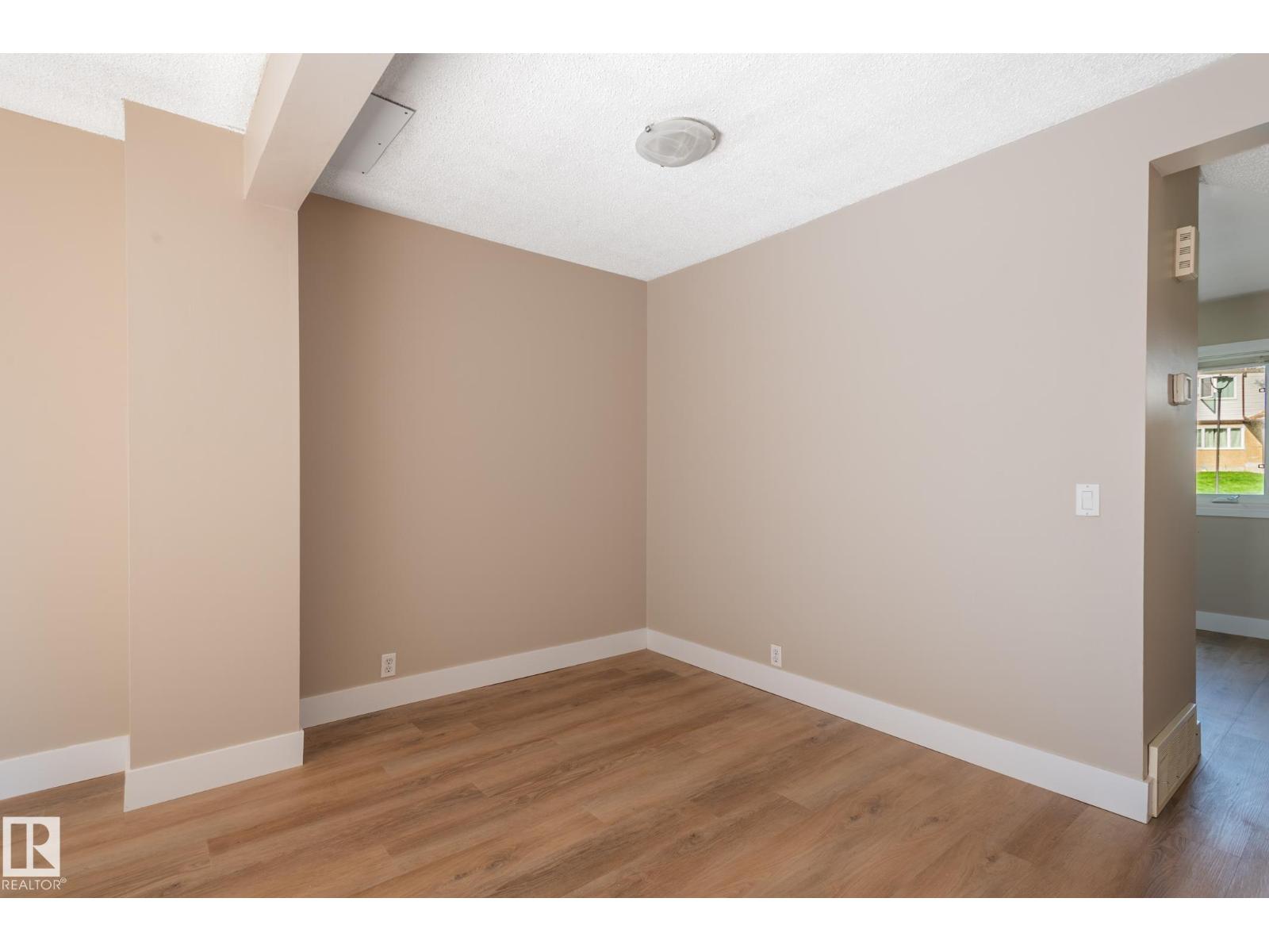 #34 14511 52 ST NW - 21