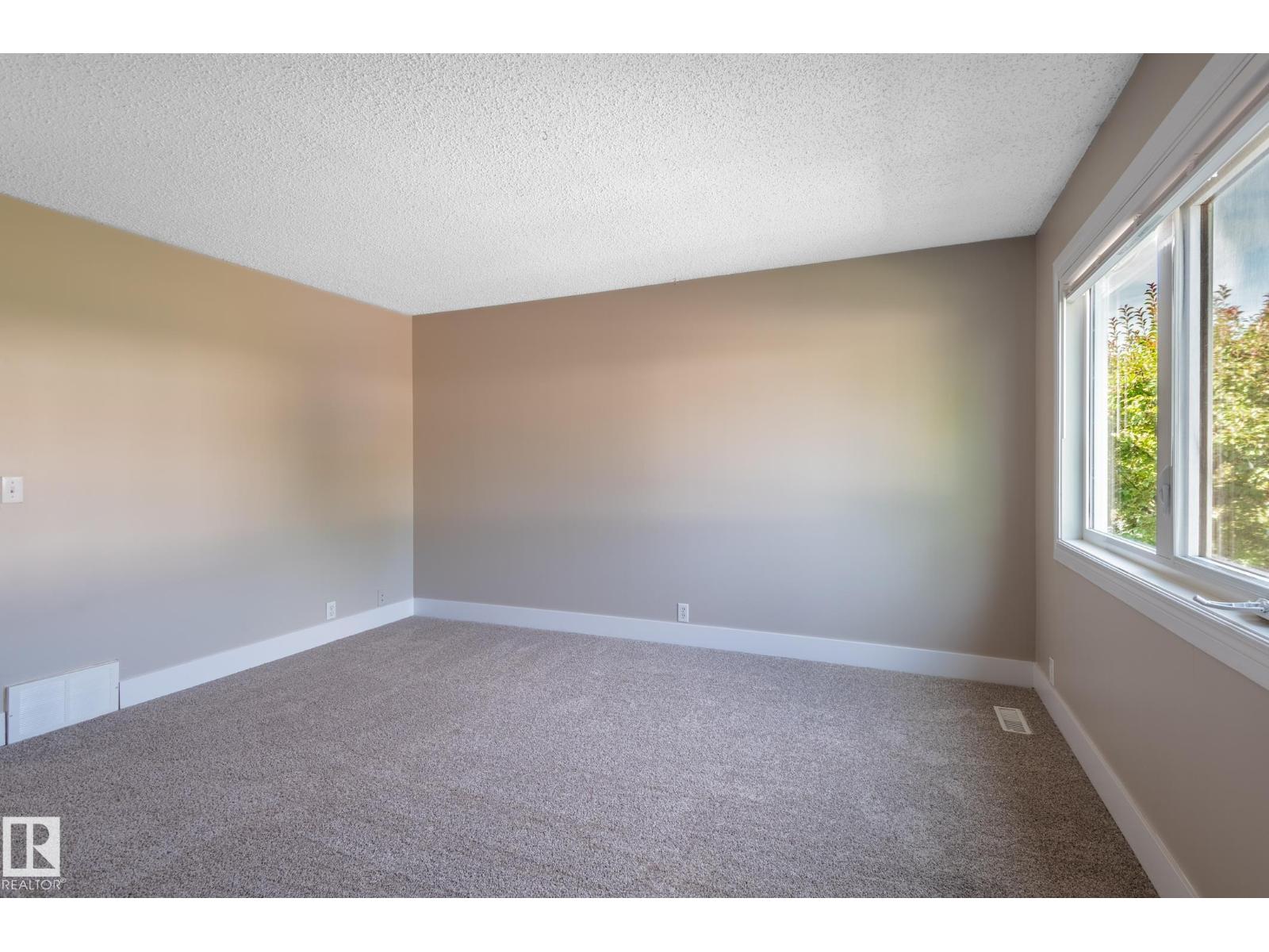 #34 14511 52 ST NW - Image 32