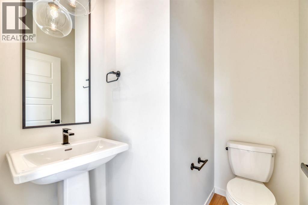 244 Marmot Grove NW - 21