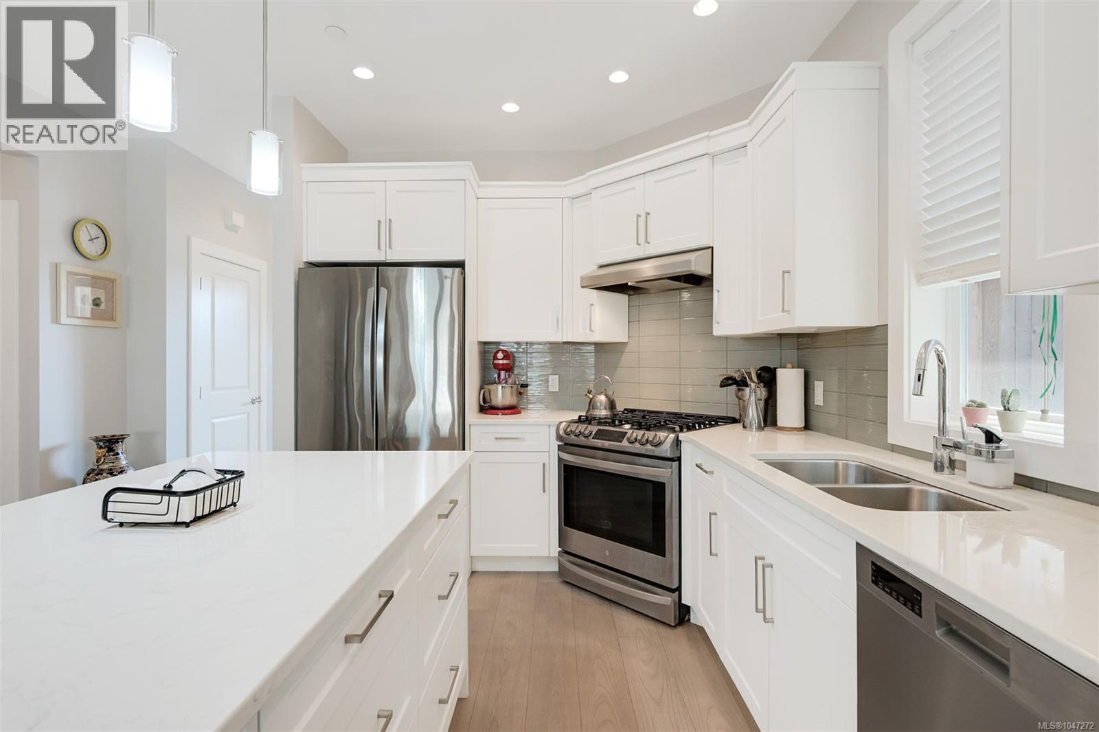 6524 Arranwood Dr - 24