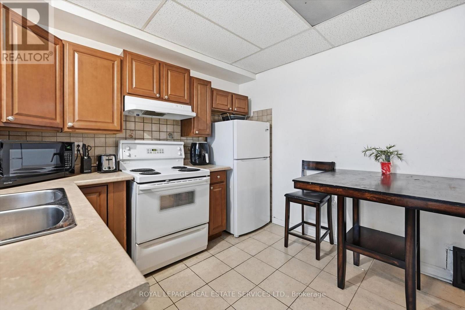 70 WARD AVENUE - 20
