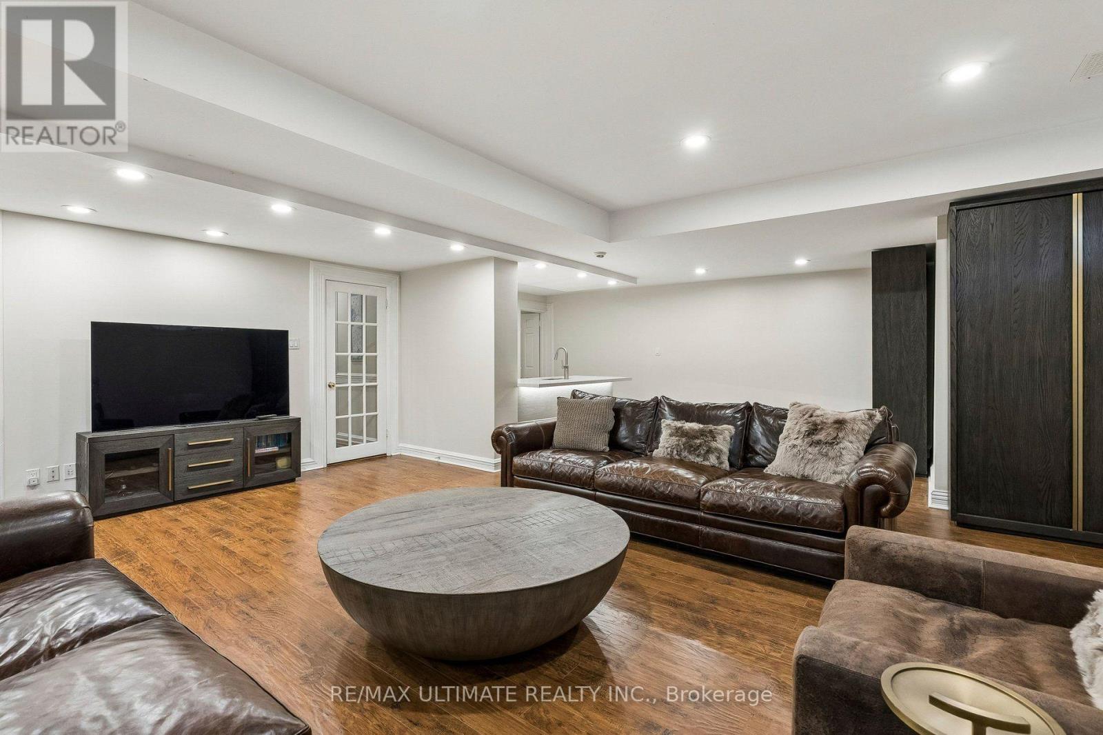 1 VERSAILLES COURT - Image 36