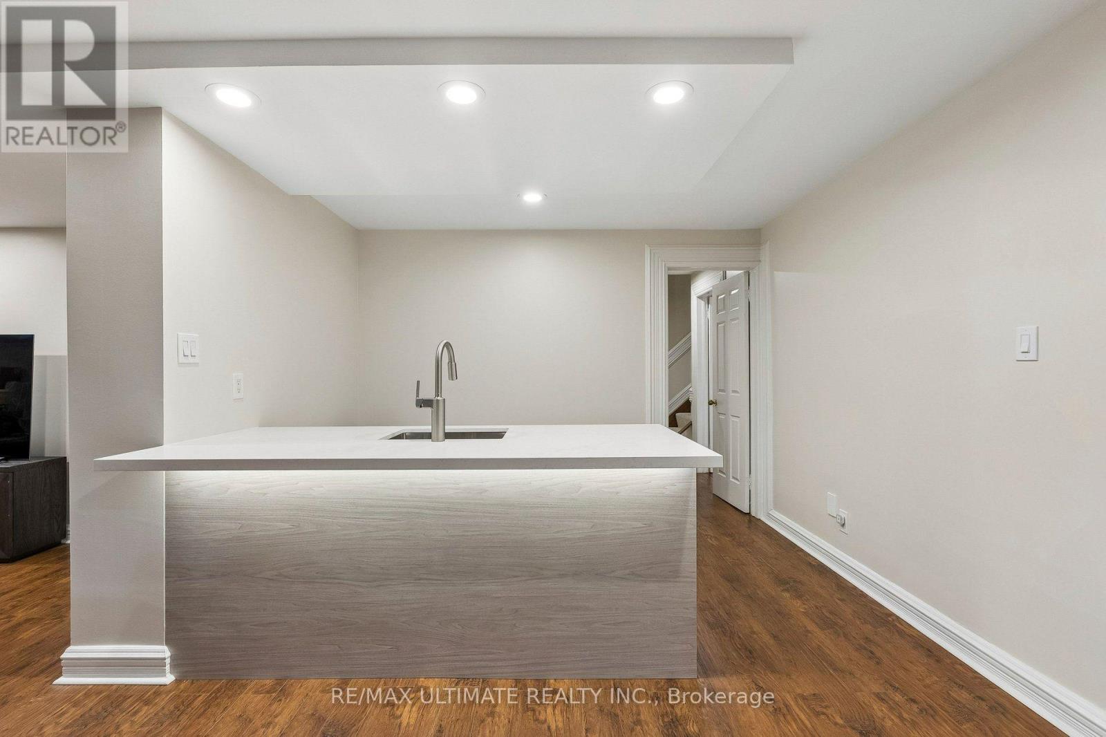 1 VERSAILLES COURT - Image 37
