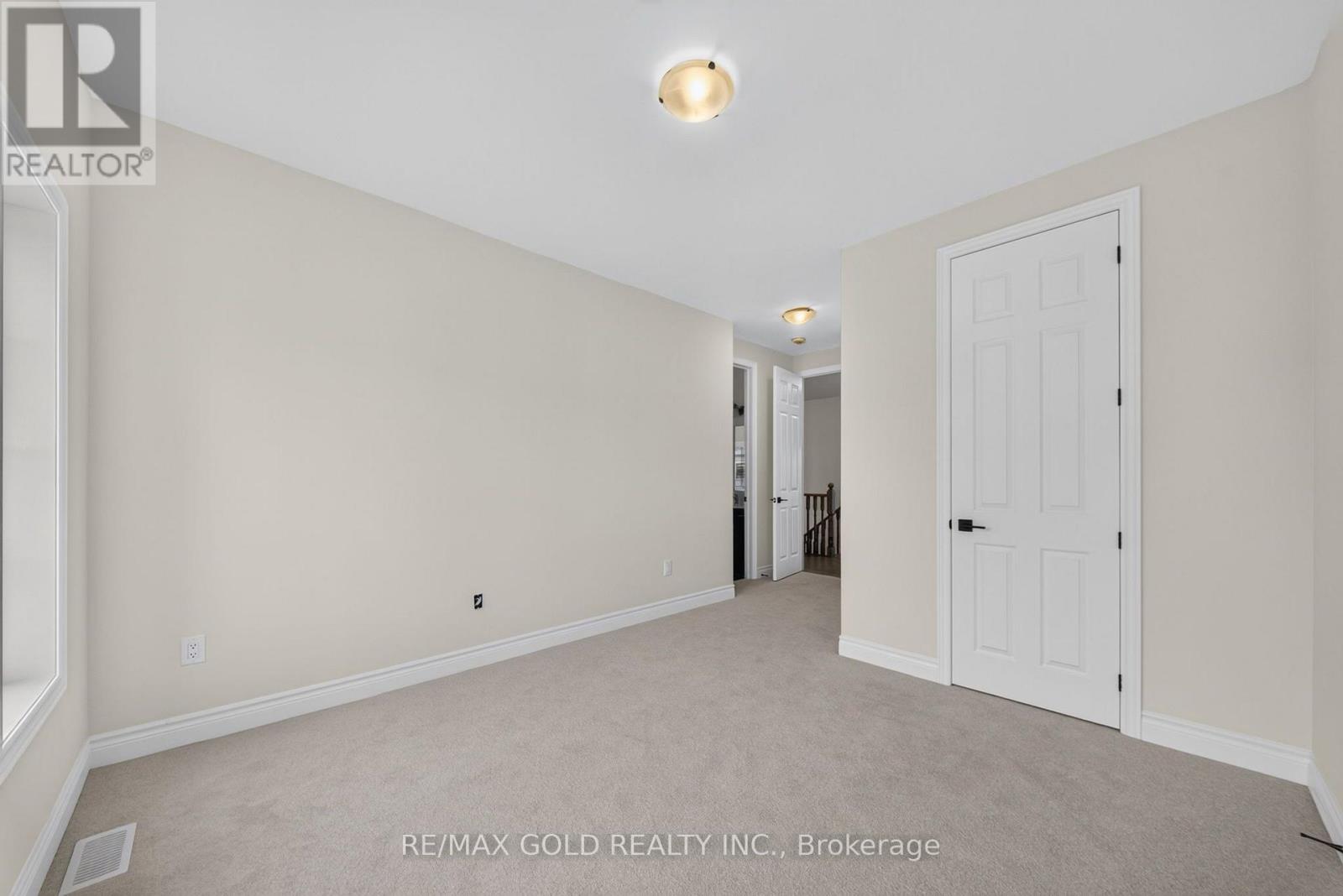 11 KEYWORTH CRESCENT - 33