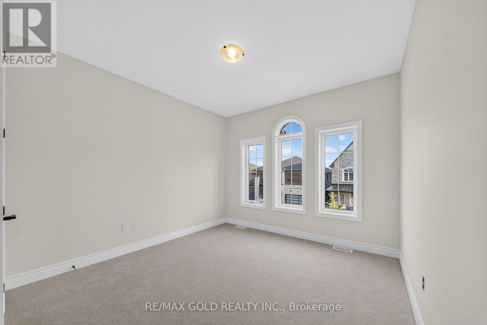 11 KEYWORTH CRESCENT - 32