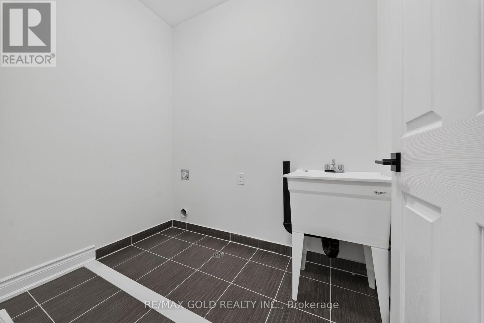 11 KEYWORTH CRESCENT - Image 38