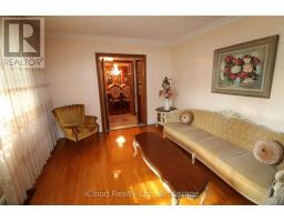 Family room - 9 Benalto Road, Toronto, ON M6A2R7 Photo 8
