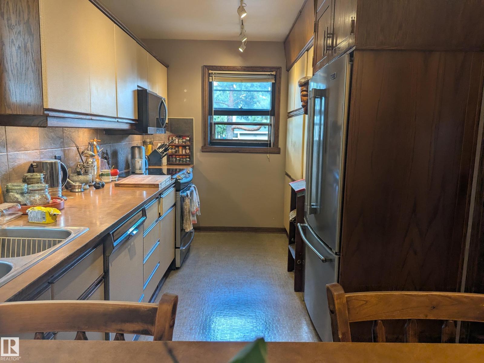 6551 112A ST NW - 10