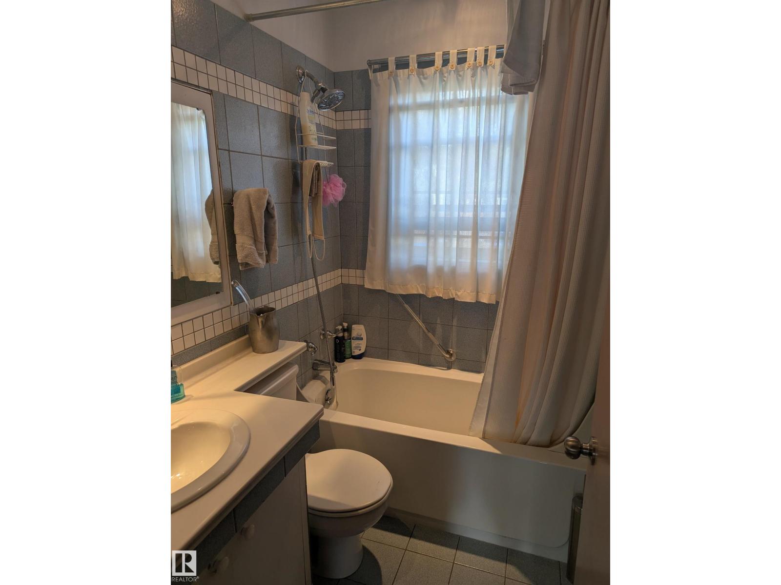 6551 112A ST NW - 11