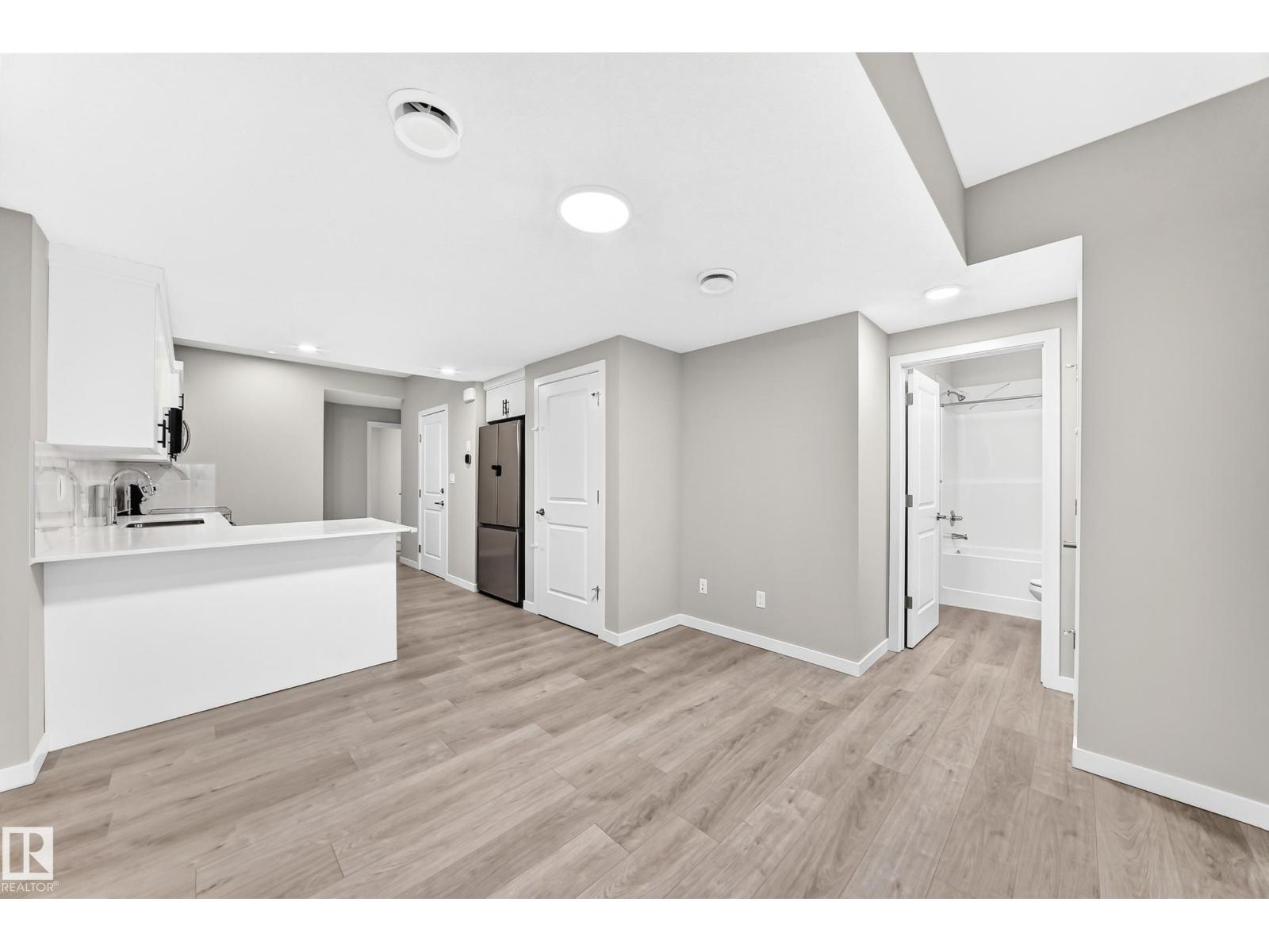 7056 182 AV NW - 53