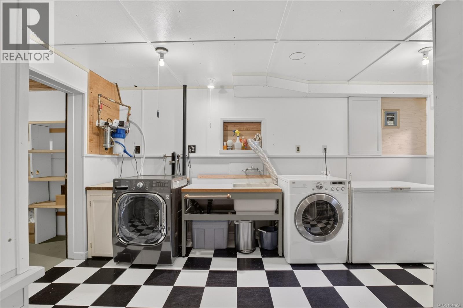 6565/6553 Fitzgerald Rd - Image 40